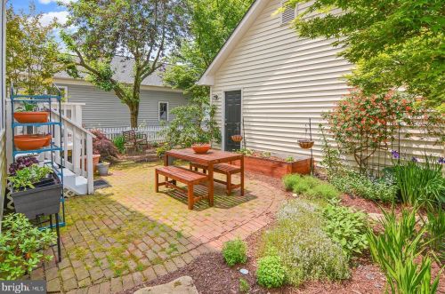 213 Creek Valley Ln, Rockville MD  20850-5603 exterior