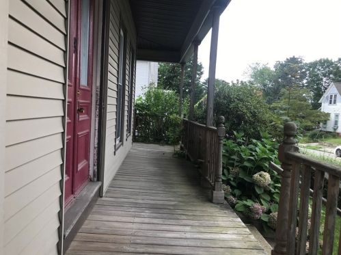 8 Lowell St, Worcester MA 01603-2607 exterior