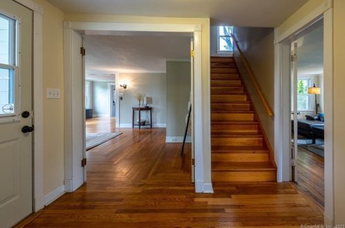 123 Skokorat St, Seymour CT 06483-3838 exterior