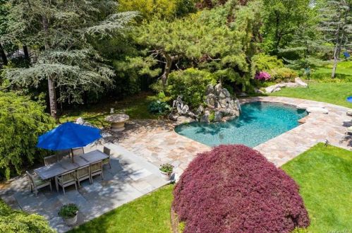 26 Day Rd, Armonk NY 10504-2408 exterior