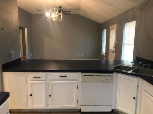 1015 Clarendon Dr, Dallas TX  75208-7004 exterior