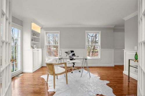 80 Indian Harbor Dr, Greenwich CT 06830-7148 exterior