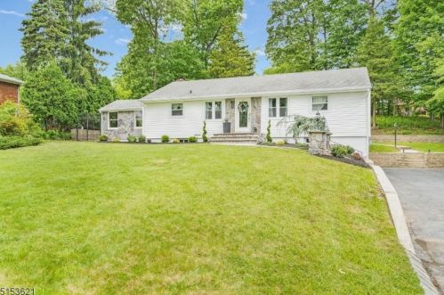 1482 Woodacres Dr, Mountainside, NJ 07092-1732