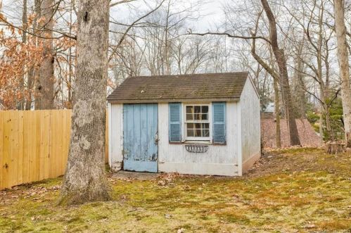 190 Mayflower Ln, Meriden CT 06450-3522 exterior