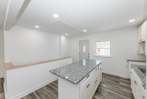 4886 Mohawk Ave, Milwaukee WI  53217-5426 exterior