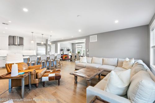 170 Osborne Ave, Point Pleasant Beach NJ  08742-4624 exterior