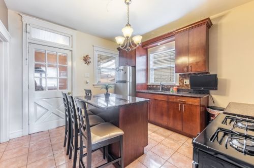 5643 California, Chicago IL 60659-4815 exterior