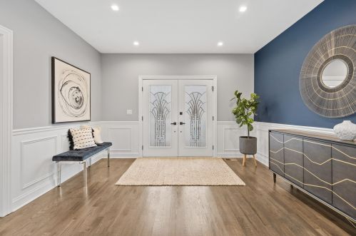 290 Indiana St, Elmhurst, IL 60126-2421