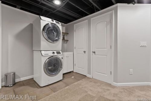 101 Walnut Blvd, Rochester MI 48307-2051 exterior