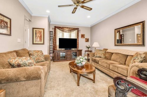 38 Fuller St, Huntington Station NY 11746-6657 exterior