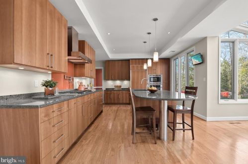 11820 Beekman Pl, Rockville MD 20854-2177 exterior