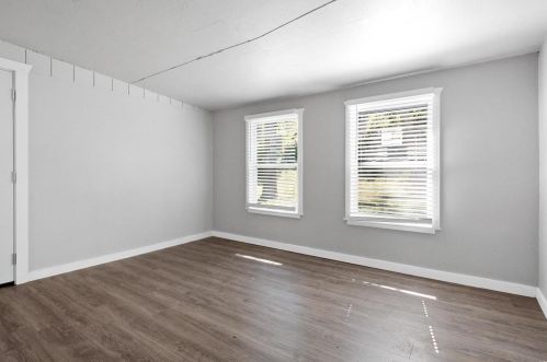 1044 Renshaw Dr, Saint Louis MO 63135-2833 exterior