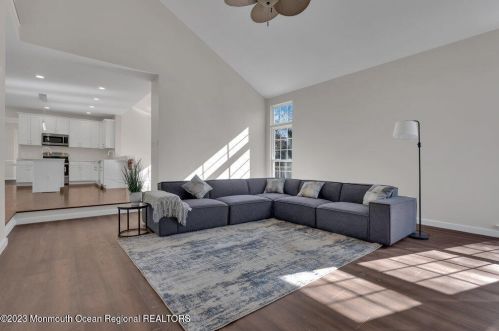 33 Jefferson Ct, Jackson Twp NJ  08527-5159 exterior