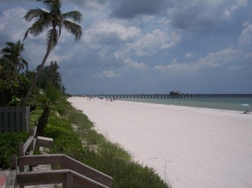 925 Hampton Cir, Naples FL 34105-4822 exterior