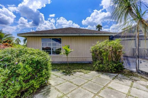 681 College Park Rd, Fort Pierce FL 34953-3330 exterior