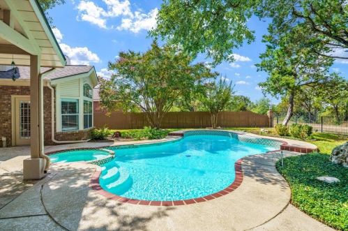 3006 Barton Pt Dr, Austin TX 78733-6322 exterior