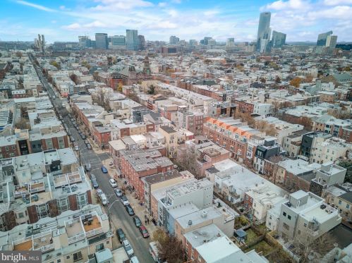 1821 Carpenter St, Philadelphia PA  19146-2612 exterior