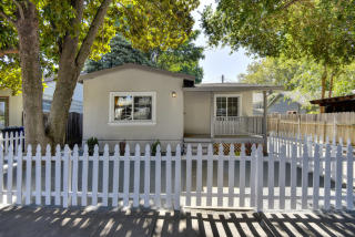 221 26 St, Sacramento CA  95818-2611 exterior