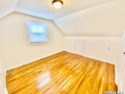 87 Regent St, Valley Stream NY 11580-4029 exterior