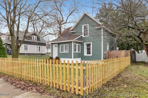 248 Dickinson St, Grand Rapids, MI 49507-1541