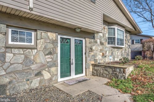 3075 Essex Pl, Lancaster PA  17601-1612 exterior