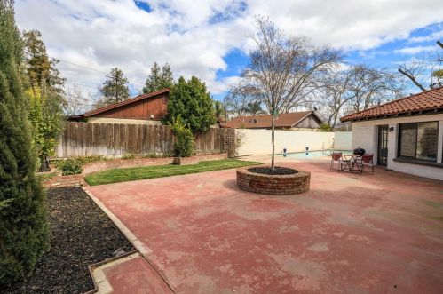 1267 Canal Dr, Turlock CA  95380-4159 exterior