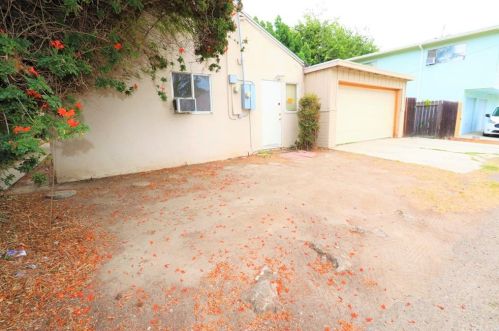 215 Princeton Ave, Fullerton CA 92831-3818 exterior