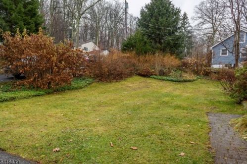 12 Oakwood Trl, Kinnelon NJ 07405-3115 exterior