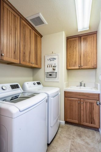 2038 Beckett Dr, Folsom CA 95762-5200 exterior