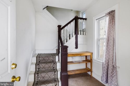 31 Clinton Ave, Camden NJ 08109-2006 exterior