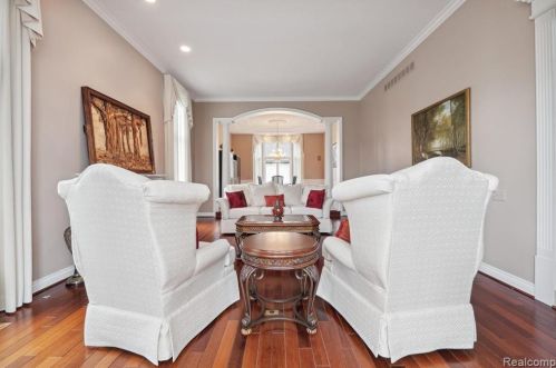 2511 Golf Crst Dr, Rochester MI 48309-4063 exterior