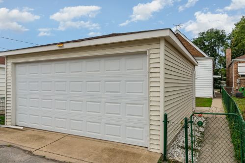 10631 Avenue, Chicago IL  60617-6534 exterior