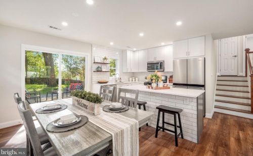 2809 James Dr, Alexandria VA  22303-1338 exterior