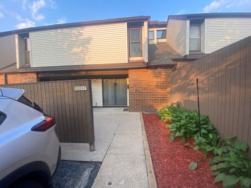 5201 13th St, Milwaukee, WI 53221-1201