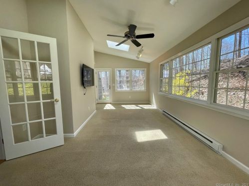 25 Longview Dr, Ridgefield CT 06877-3514 exterior