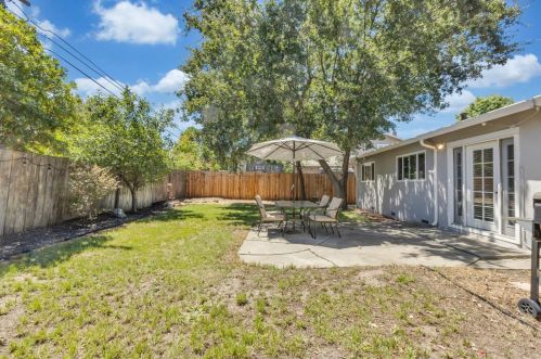 1380 Sunshine Dr, Concord CA 94520-4069 exterior