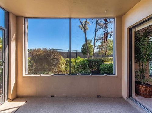 102 Courtside Dr, Naples FL 34105-7101 exterior