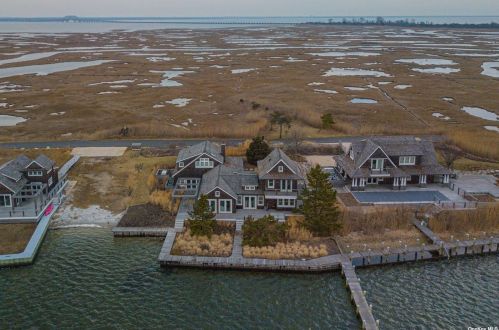 11 Captree Is, Babylon NY  11702 exterior