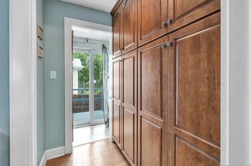 4 Couch St, Norwalk CT 06854-2652 exterior