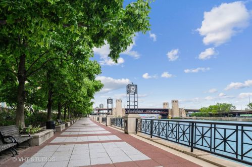 415 North Water St, Chicago IL  60611-5594 exterior