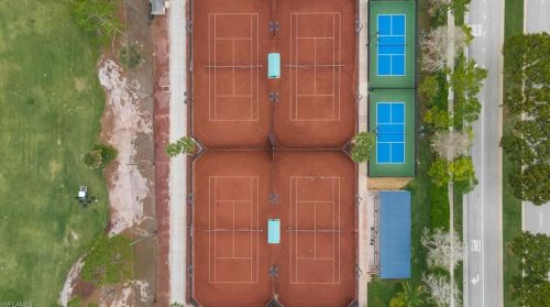 7331 Lantana Cir, Naples FL 34119-9809 exterior