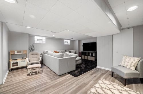 1300 Blue Jay Dr, Pittsburgh PA  15243-1206 exterior