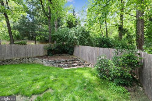 7426 Piney Branch Rd, Silver Spring MD 20901-4352 exterior