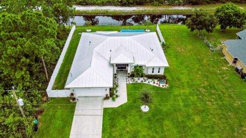 294 Ridgecrest Dr, Fort Pierce FL  34953-8303 exterior