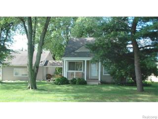 2088 Gulliver Dr, Troy, MI 48085-1032