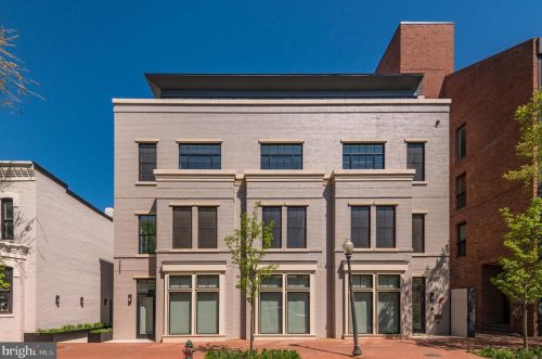 3255 Prospect St, Washington, DC 20007-3215