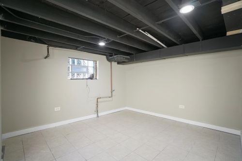 10219 Bensley Ave, Chicago IL 60617-6128 exterior