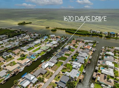1670 Davis Dr, Merritt Island, FL 32952-5933