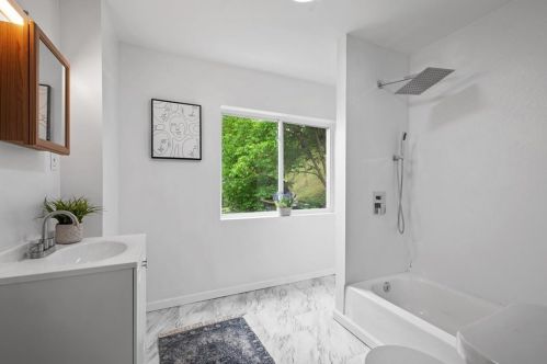 217 Logan St, Pittsburgh PA  15209-2811 exterior