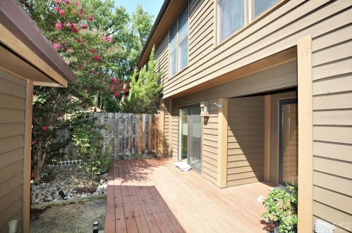 24 Hickory Hollow Ct, Edison, NJ 08820-1071